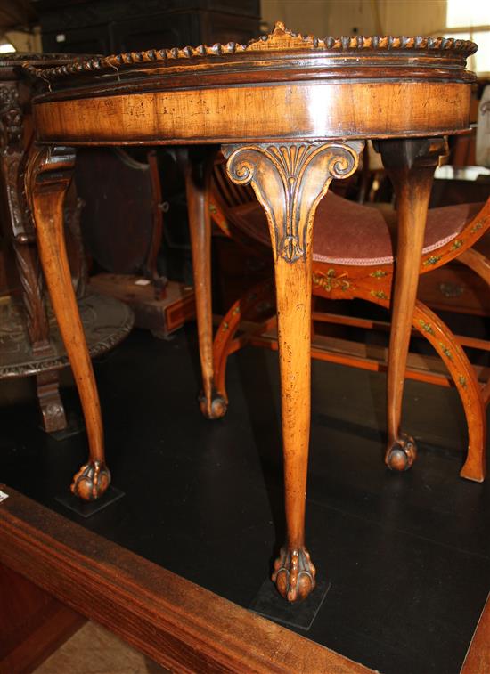 18th century Queen Anne style oval walnut tray top table